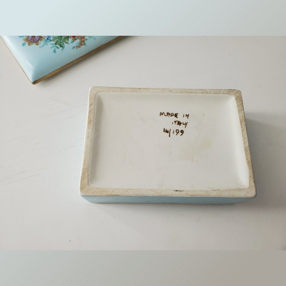 Vintage Floral Powder Blue Ceramic Trinket Box - Picture 3 of 3
